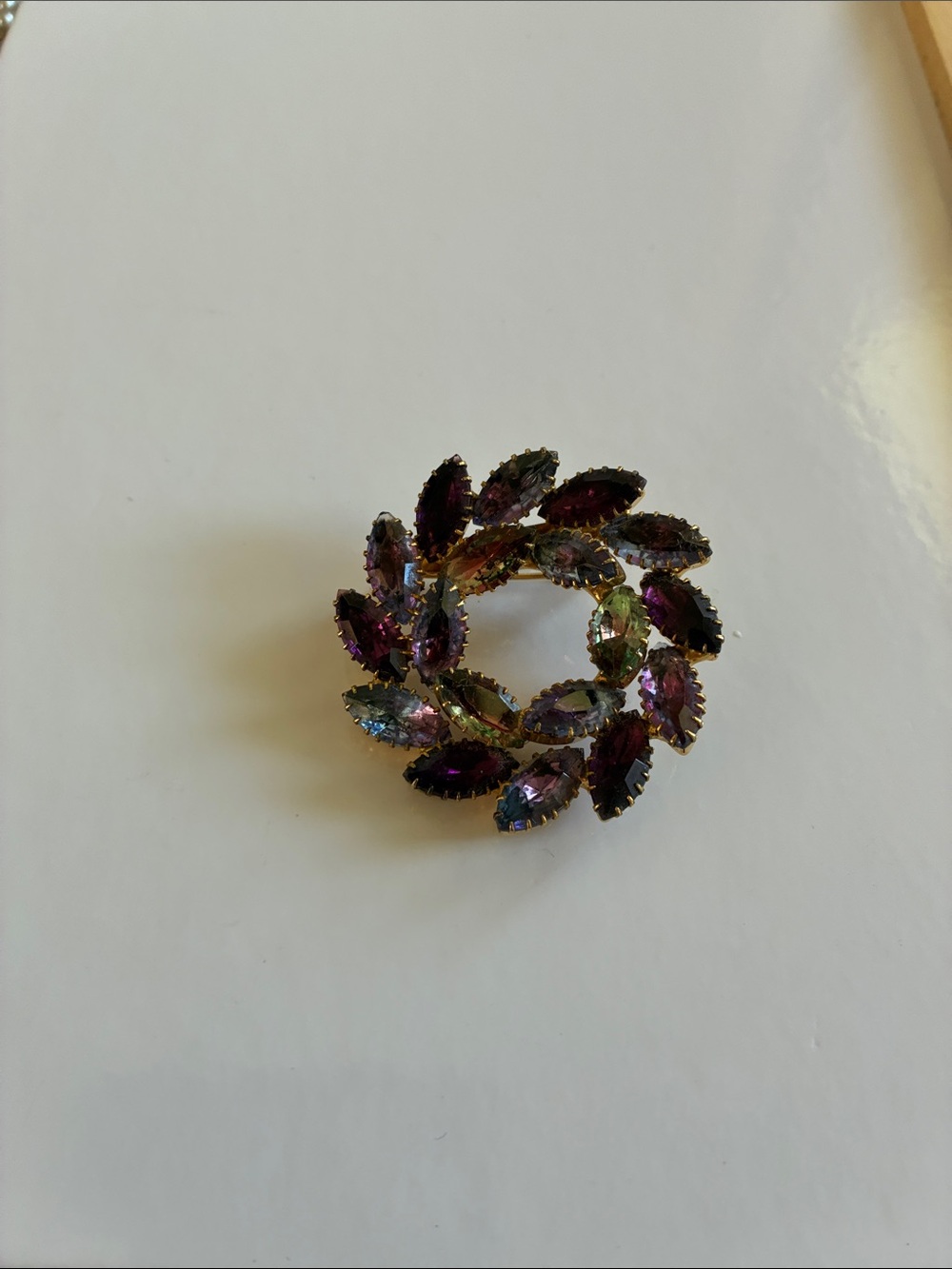 Vintage 1960’s Juliana (DeLizza & Elster) Multicolor Crystal Leaf Wreath Brooch